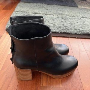 "INTENTIONALLY __________."  Speed Platform Boot - Black Size 8